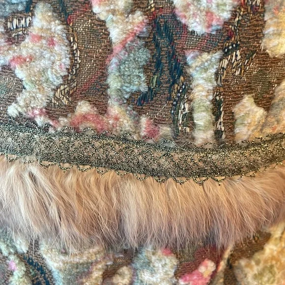 Amazing Cynthia Steffen brocade Floral Patterned faux Fur-Trimmed Jacket. - Picture 7 of 12